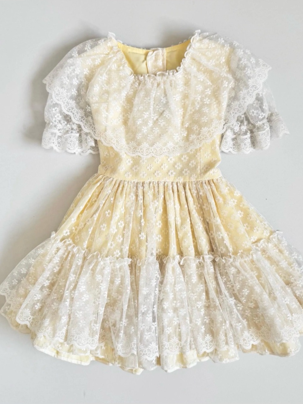 Vintage Golden Age Girls Size 6 Yellow White Floral Lace pageant dress